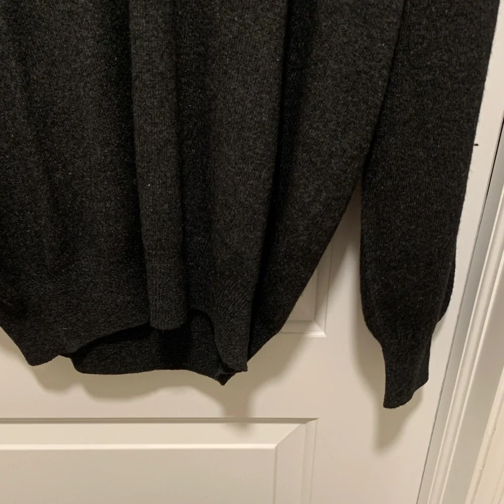 Classic V-Neck Sweater for Men in Black. Size:L.Brand New.
